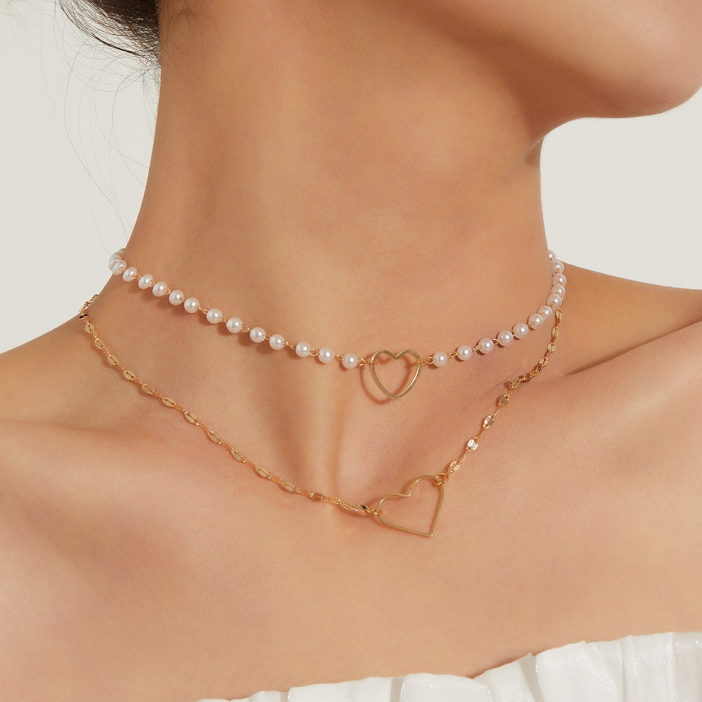 Fashion Heart-Shaped Alloy Pendant Necklace with Electroplated Finish and Double-Layer White Pearl Accents for Women