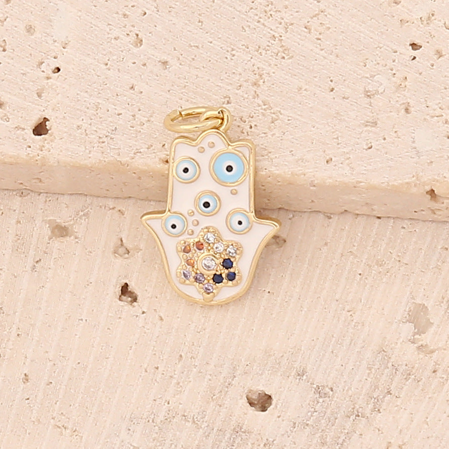 Collana con Pendente Vintage a Forma di Mano e Finitura Smaltata da Donna, Catenina con Medaglione in Rame