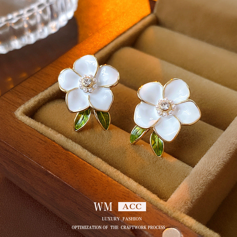 Vintage Geometric Earrings in Copper with Electroplated Finish for Women, Artistic Retro Ear Jewelry with Minimalist Luxury Appeal
