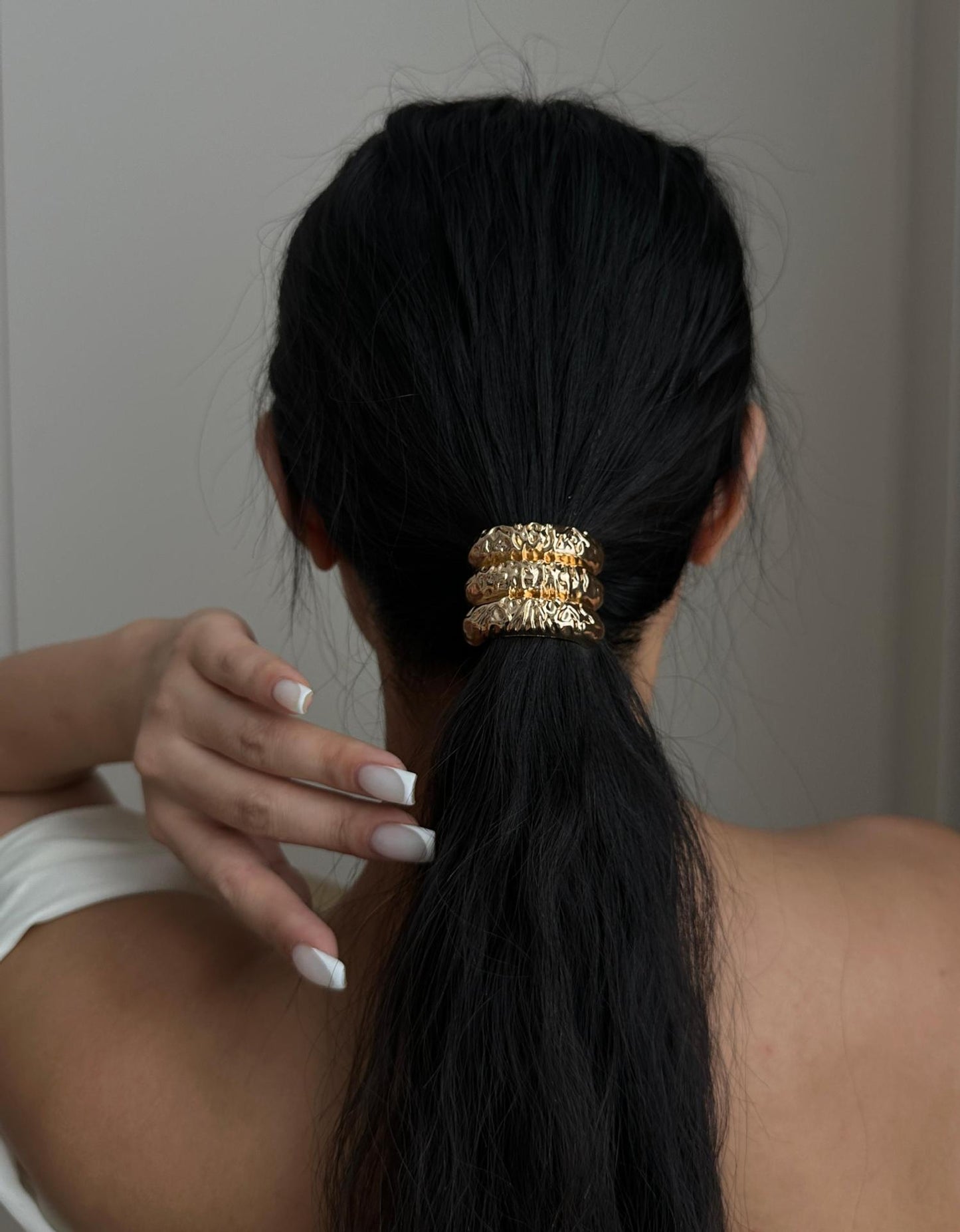 Fashion Minimalist Floral Plated Alloy Hammered Bracelet for Women
