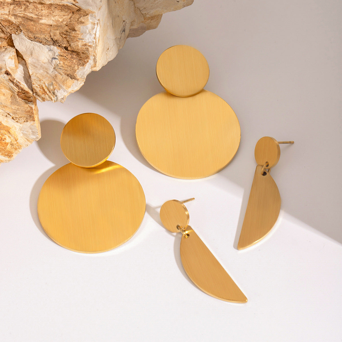 Aretes de Acero Inoxidable con Diseño Geométrico Redondo Minimalista y Baño de Oro para Mujer