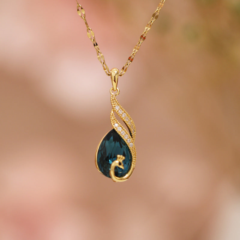 Collana Unisex in Acciaio al Titanio con Pendente a Forma di Pavone Blu e Fiori, Placcato Oro 18K