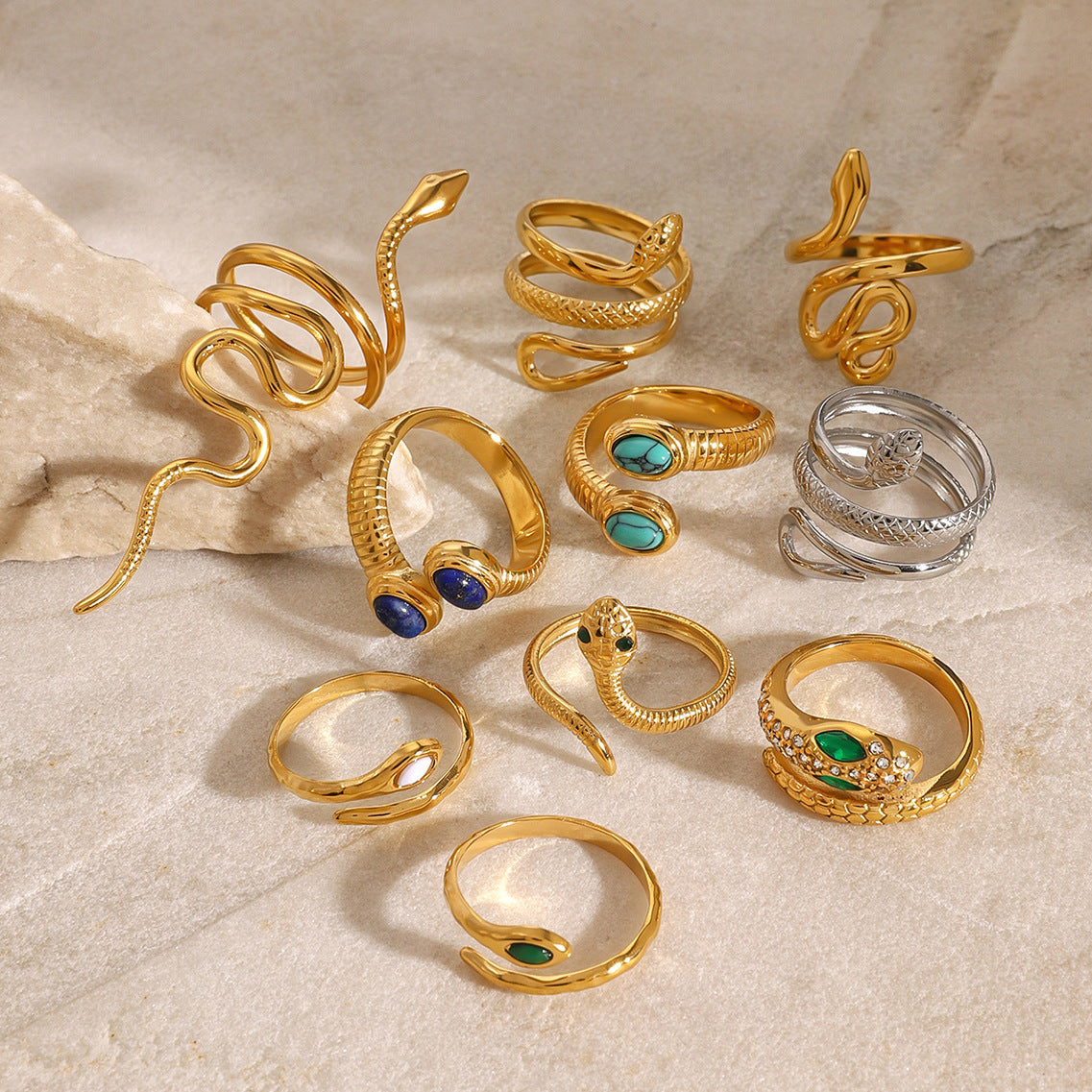 Anello minimalista con serpente geometrico in acciaio inossidabile con finitura placcata da donna