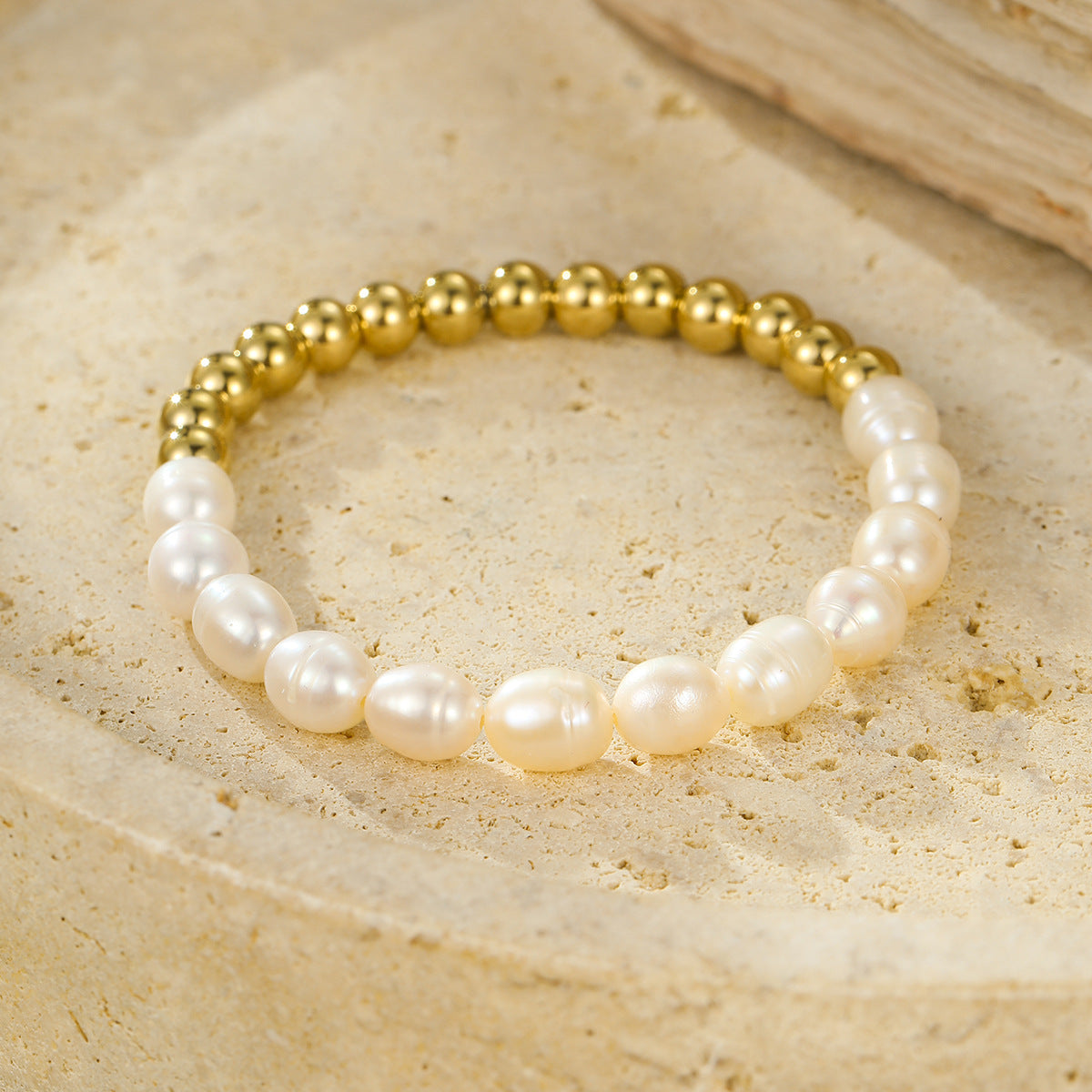 Fashionable Geometric Stainless Steel Bracelet with 18K Gold Plating and Natural Freshwater Pearls for Women