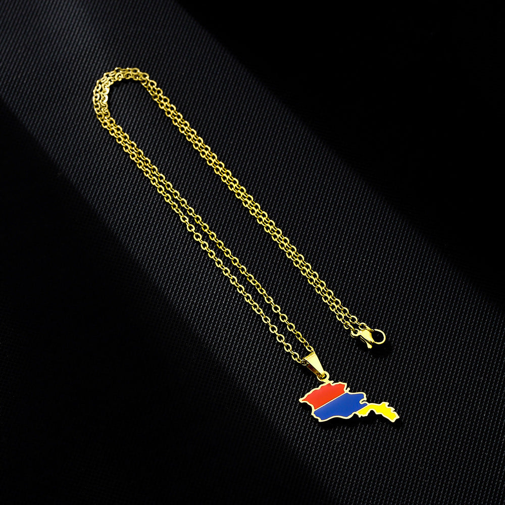 Collana con Pendente Etnico Geometrico in Acciaio al Titanio per Donna con Catena a O in Acciaio Inossidabile e Finitura Smaltata