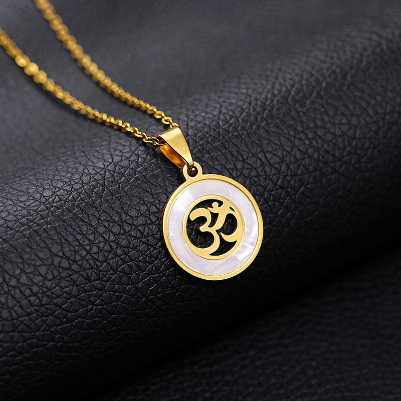 Collana con pendente geometrico in acciaio inossidabile e titanio, catena a O, gioielli alla moda casual per yoga e attività all'aperto