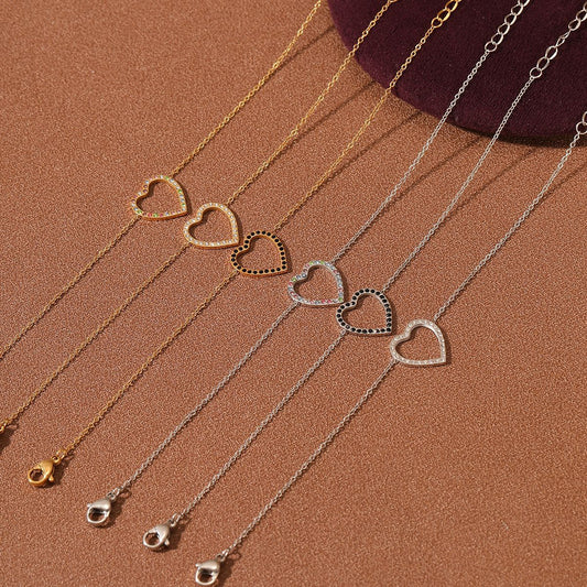 Pulsera de acero de titanio con forma de corazón hueco minimalista y a la moda para mujer, con microincrustaciones de diamantes de imitación y acabado chapado