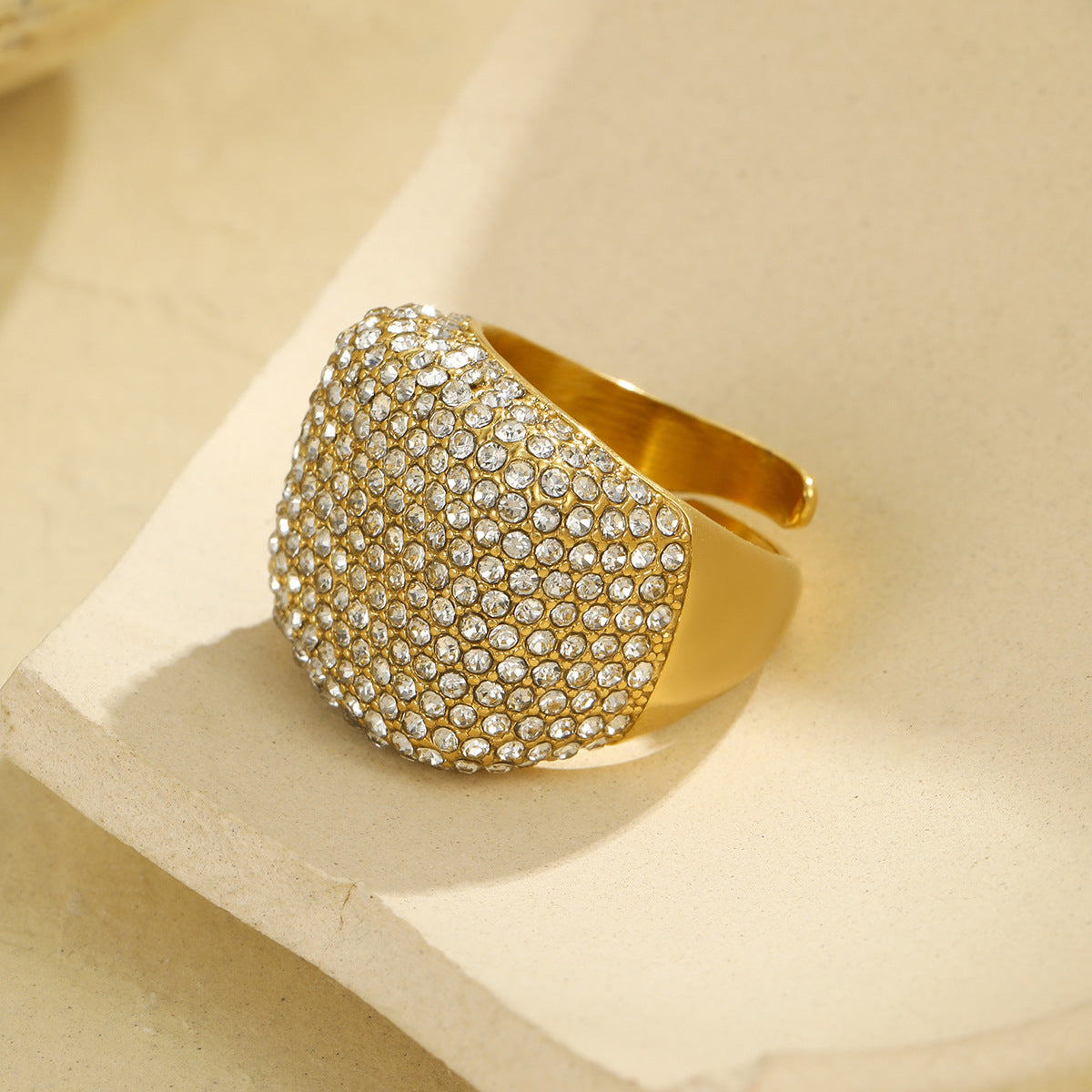 Anillo de lujo geométrico de acero inoxidable con incrustaciones de pedrería para mujer, accesorio de moda de alta gama galvanizado