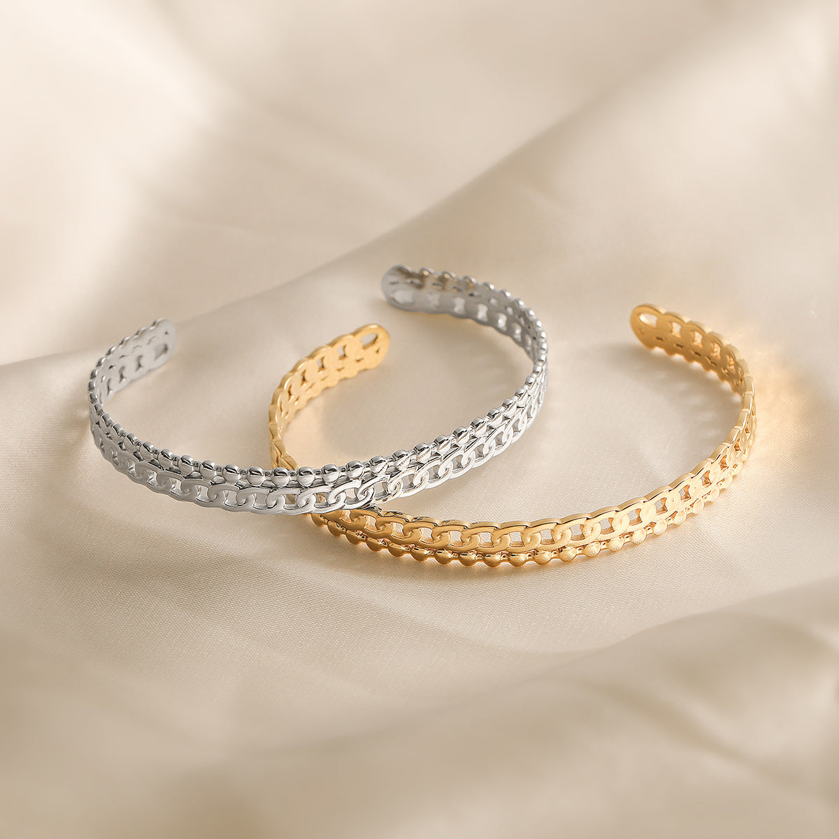 Minimalist Fashion C-Shaped Stainless Steel Bracelet for Women with 18K Gold Plating