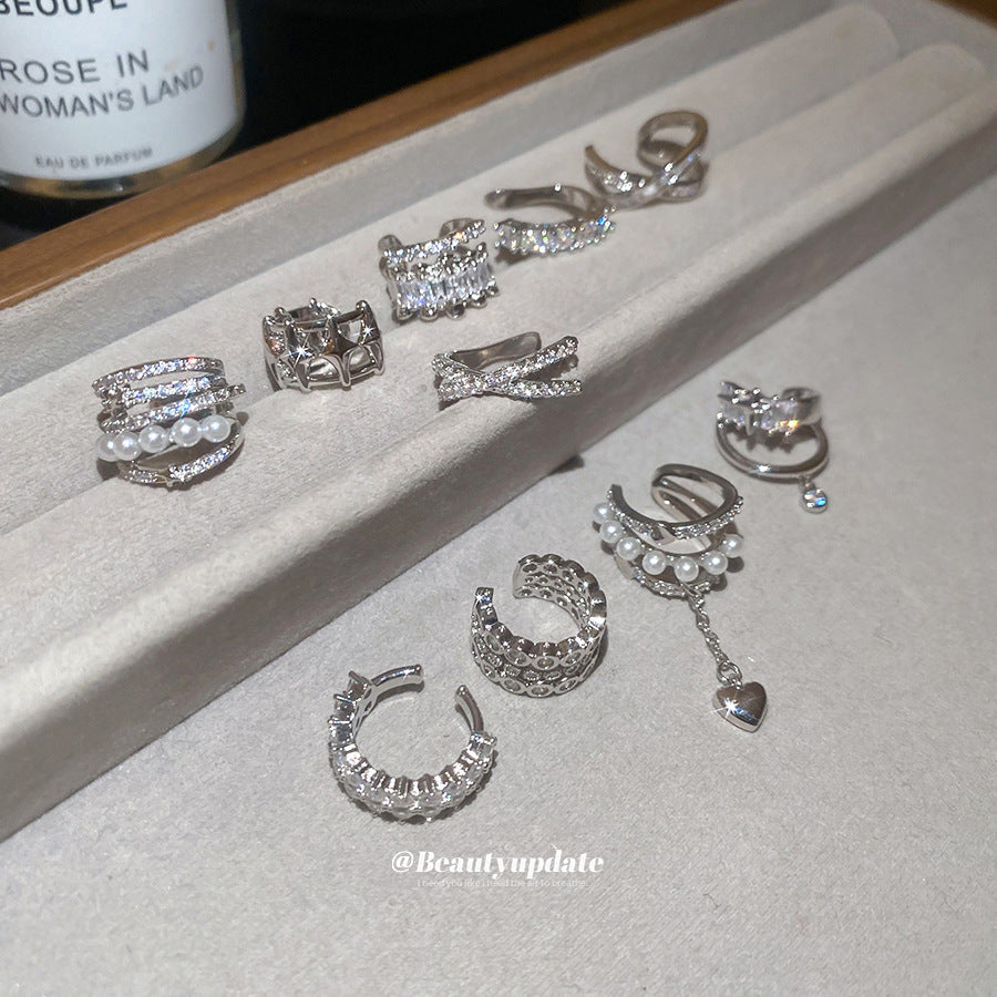 Orecchini a perno geometrici minimalisti con perla e accenti di zirconi, per donna, orecchino a clip, gioielli alla moda