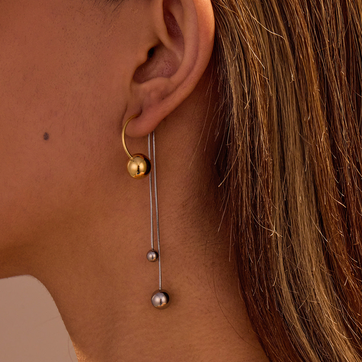 Orecchini a perno da donna in acciaio inossidabile placcato oro 18 carati, stile vintage, con motivo geometrico, sfera e nappe