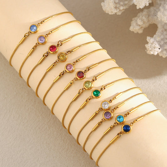 Bracciale alla moda geometrico in acciaio inossidabile con placcatura in oro 18 carati e catena a serpente regolabile con accenti di zirconi rotondi