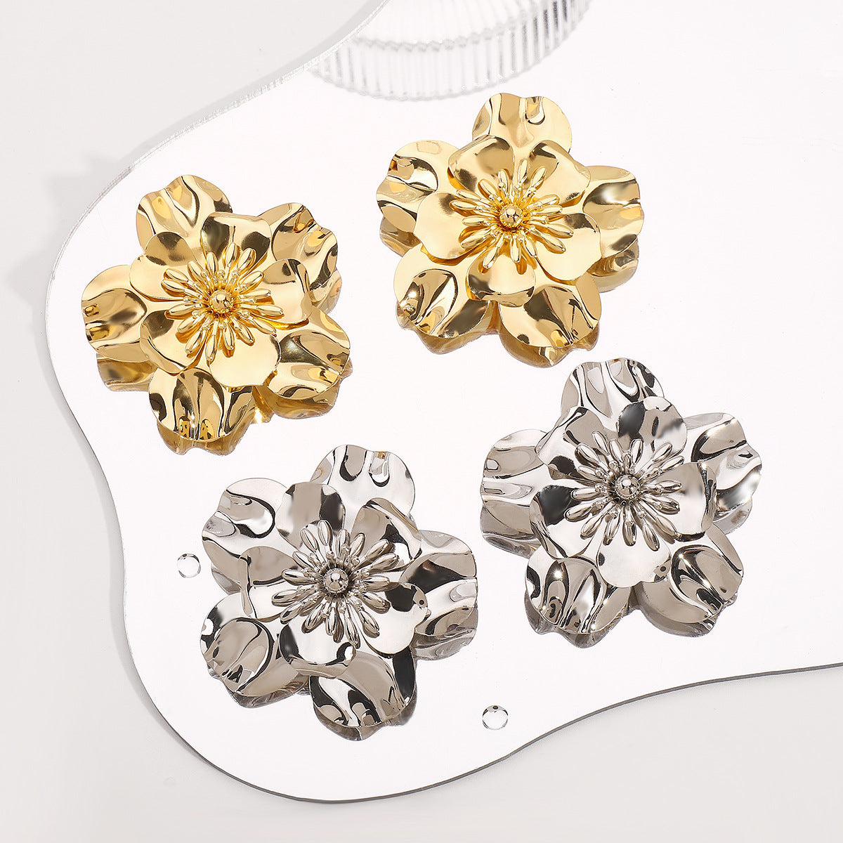 Pendientes de tuerca metálicos florales geométricos vintage con acabado chapado para mujer