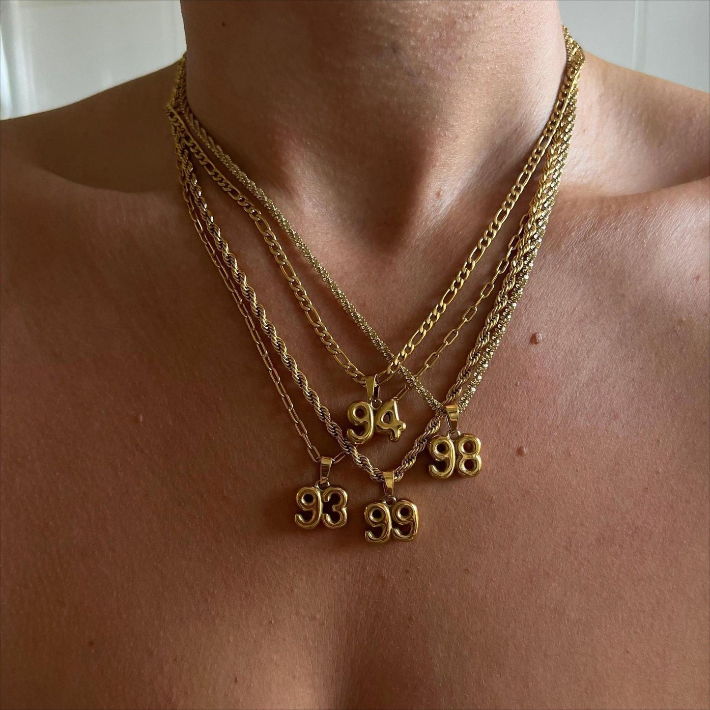 Luxury Business Plated Brass Number Letter Pendant Necklace Rope Figaro Chain Charm Bar for Women