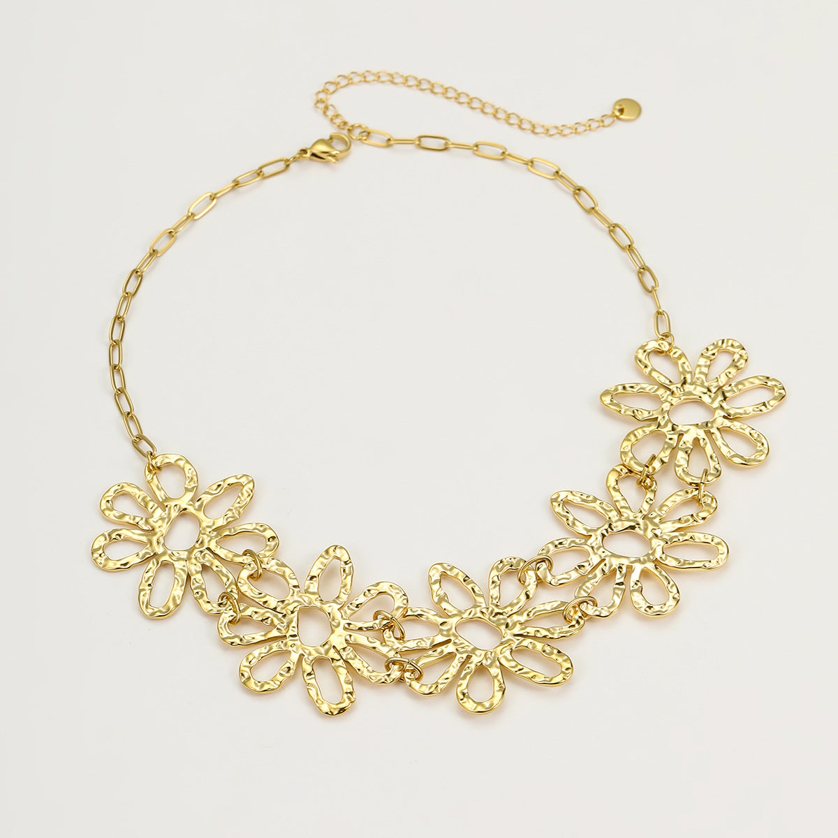 Collana con ciondolo a petalo floreale irregolare, vintage elegante, traforato, da donna, in acciaio inossidabile placcato, leggero, versatile, gioiello di tendenza