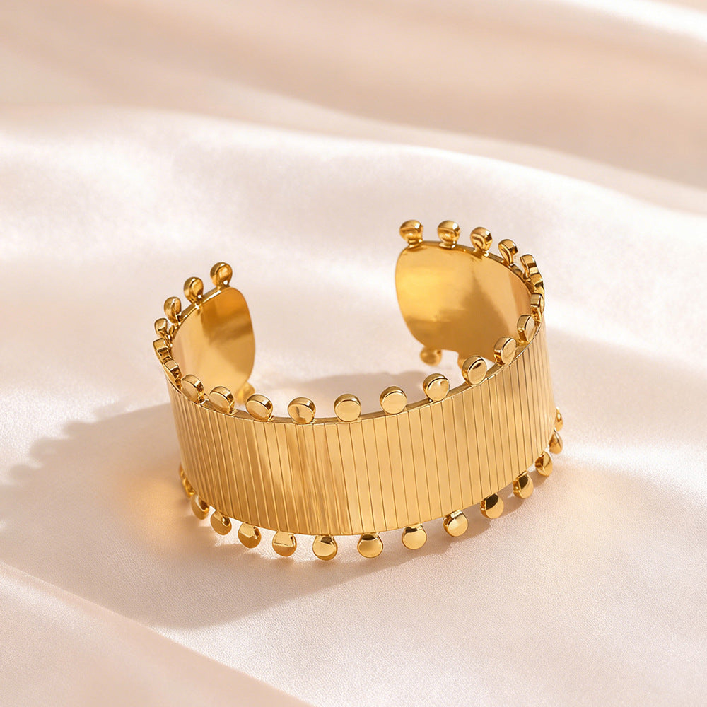 Bracciale a Polsino Aperto in Acciaio Inox con Motivo Geometrico Vintage