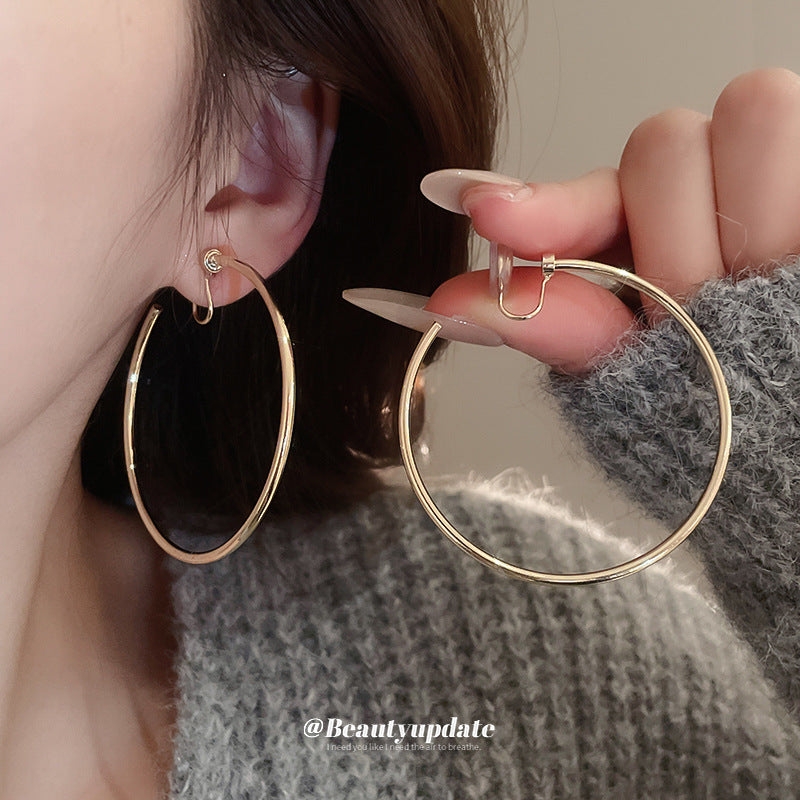 Orecchini a clip a cerchio geometrici minimalisti in rame da donna con finitura placcata, gioielli eleganti di lusso