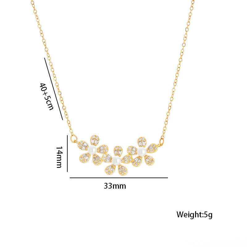 Dolce collana con ciondolo floreale da donna in acciaio al titanio con dettagli in strass e finitura galvanizzata su catena a maglie