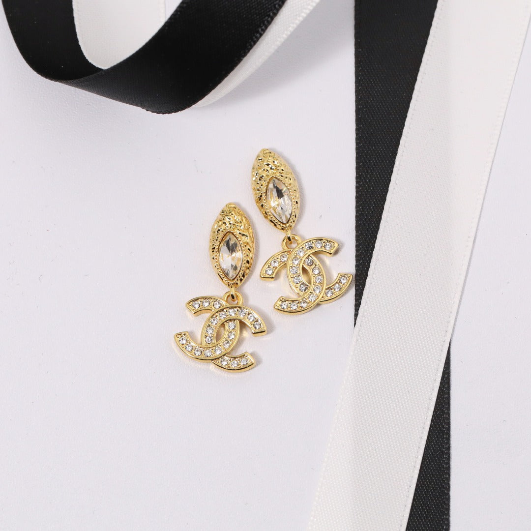Orecchini floreali vintage in ottone placcato oro