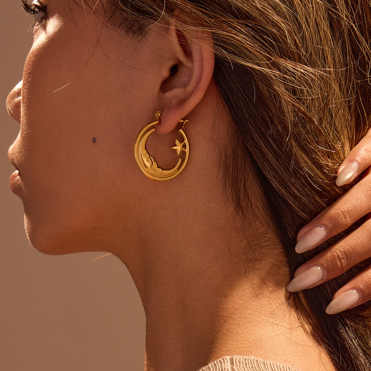 Pendientes de aro huecos geométricos en forma de estrella de acero inoxidable vintage con baño de metal para mujer
