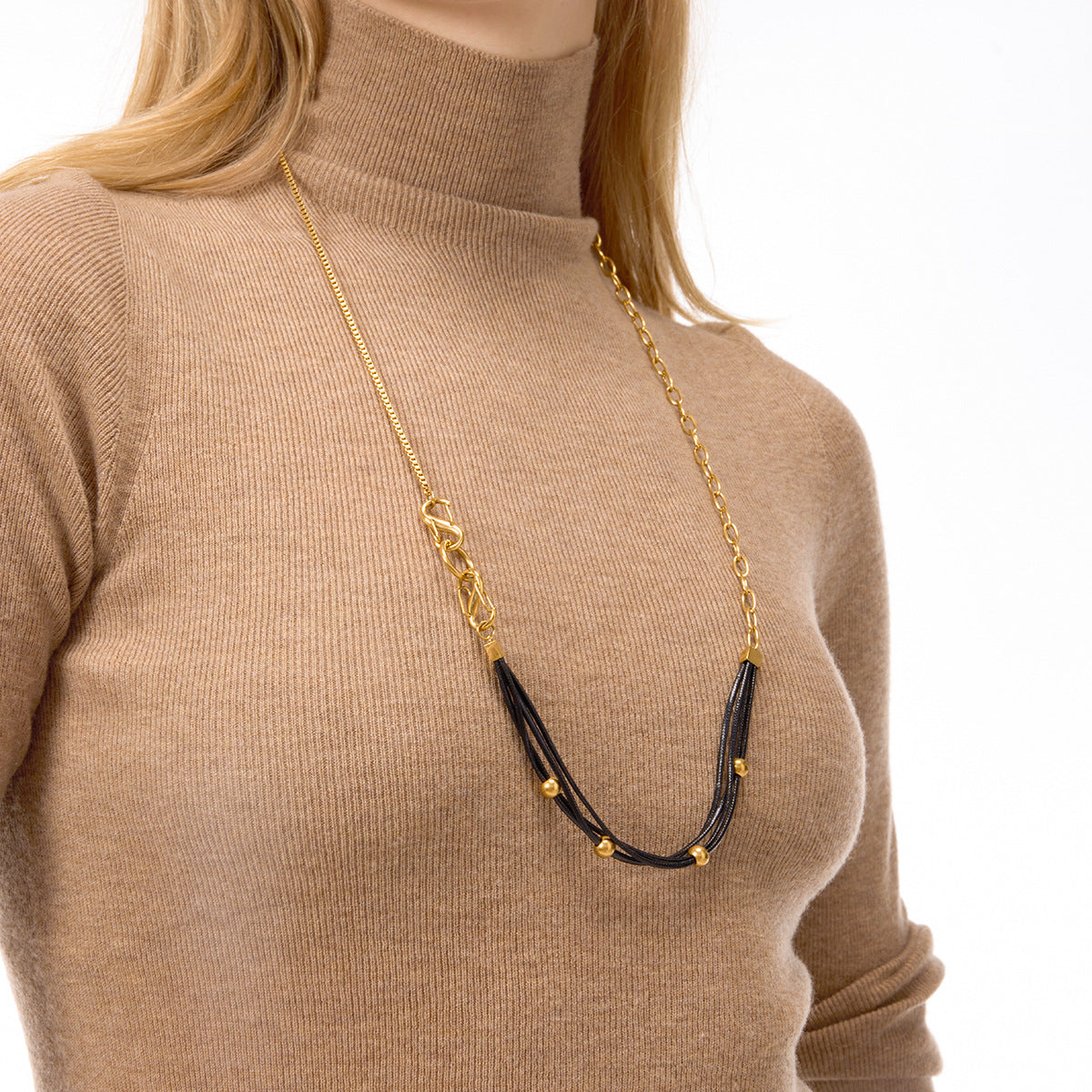 Collana con ciondolo geometrico vintage in acciaio inossidabile con cordino in cera nera da donna, catena per maglione autunno inverno, gioielli minimalisti di lusso