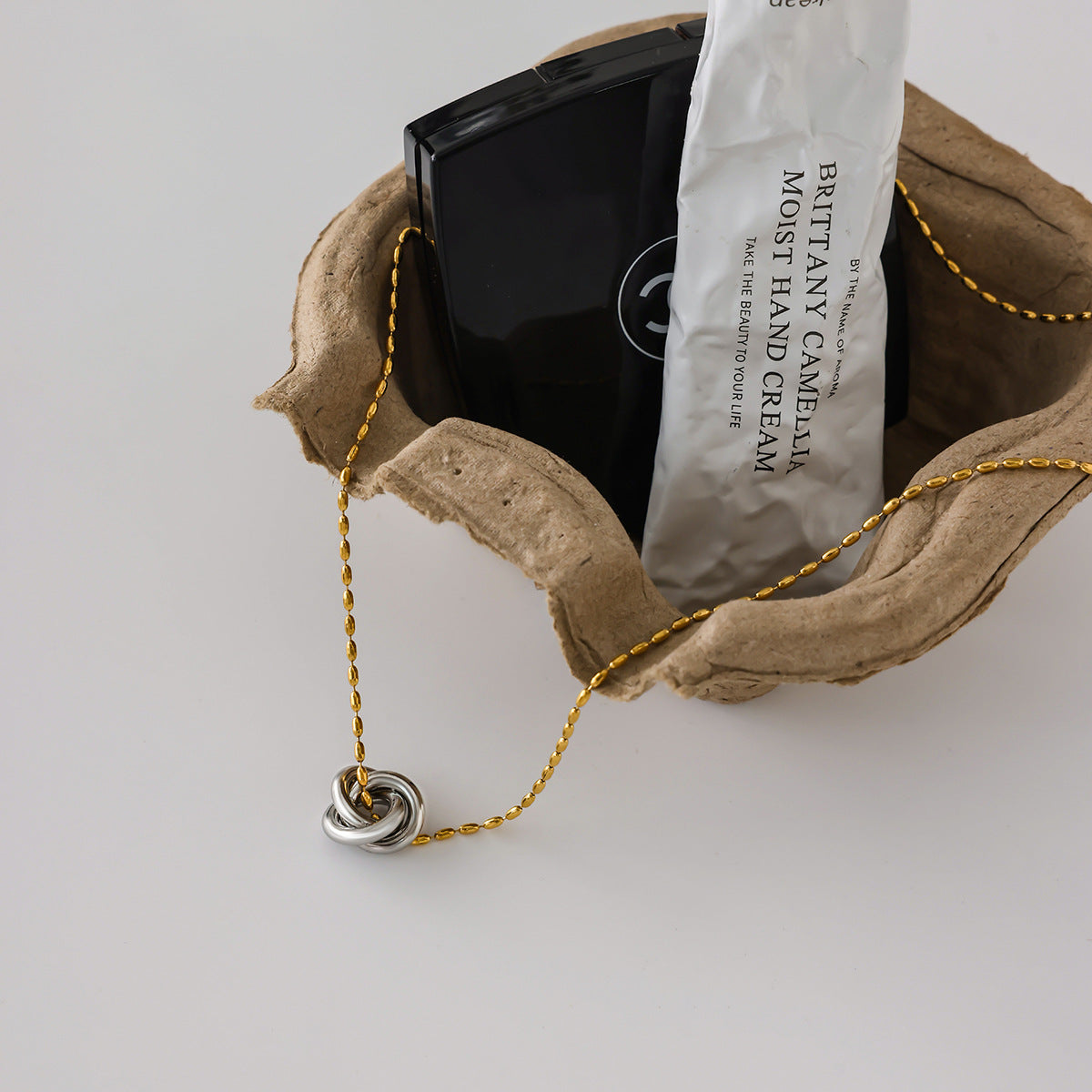 Collana Minimalista da Donna con Anelli Geometrici in Acciaio Inossidabile con Finitura Placcata