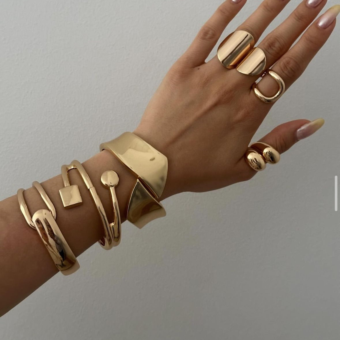 Minimalist Geometric Alloy Plated Bracelet for Casual Commute