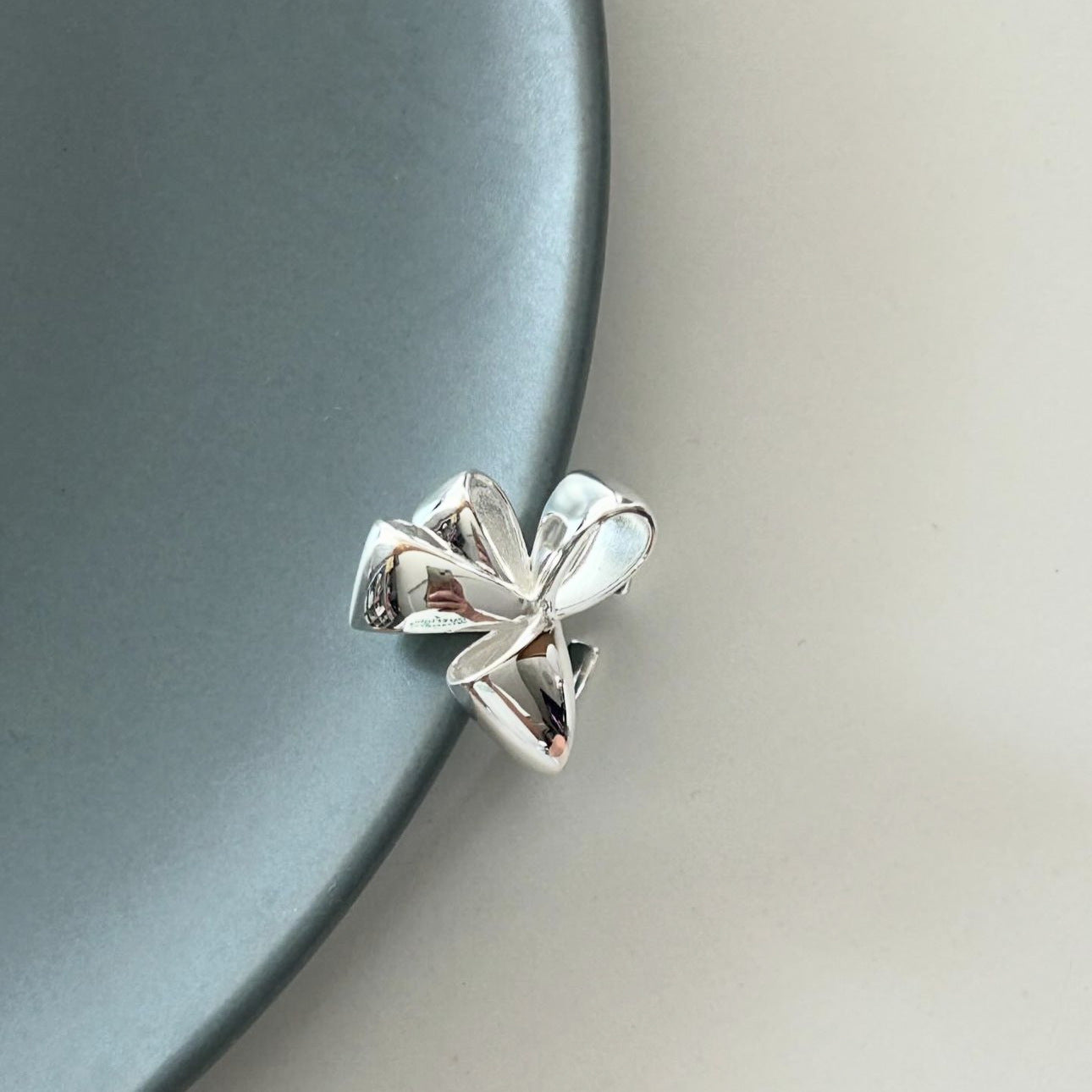 Minimalist Bowknot Heart-Shaped S925 Sterling Silver Ring with Plated Finish for Women