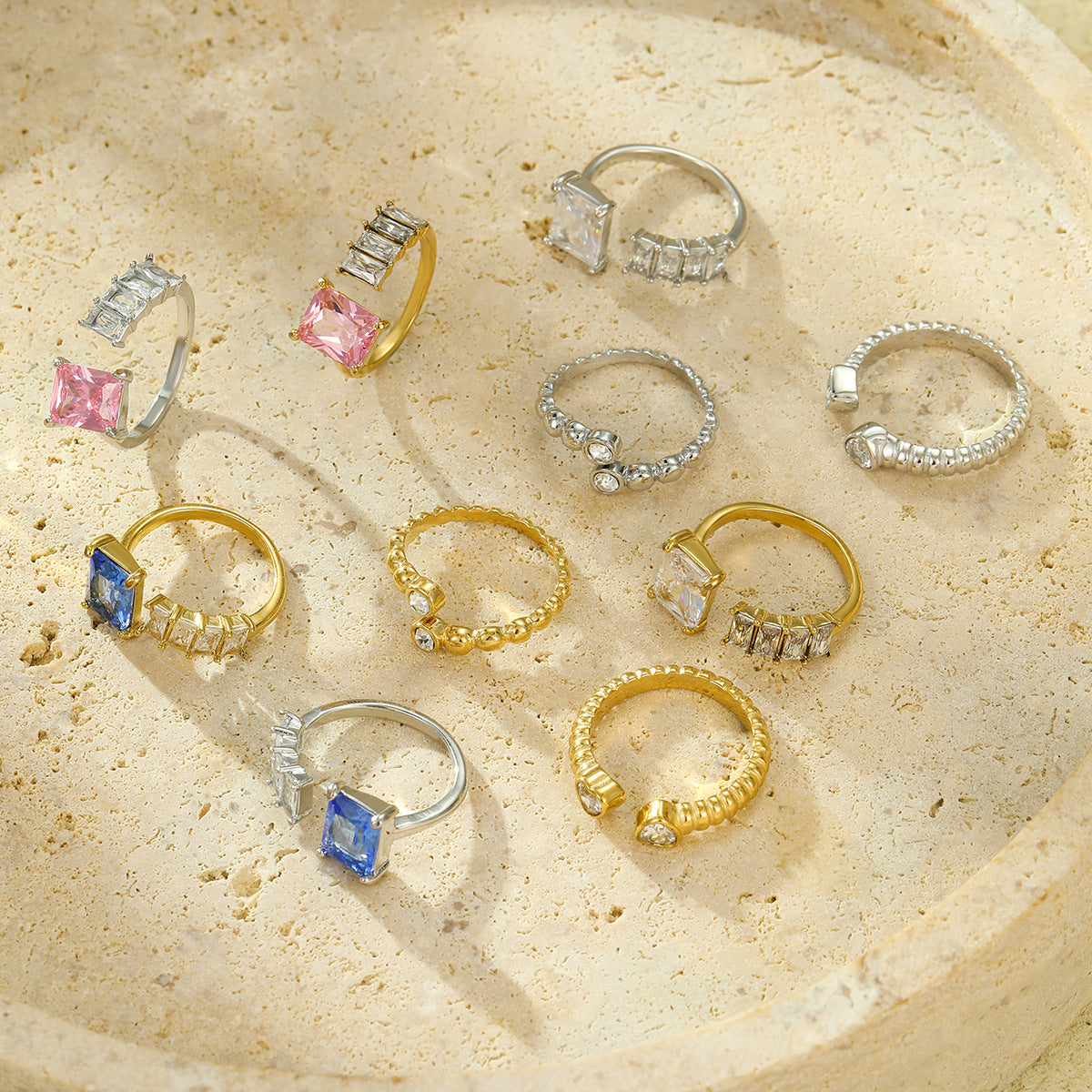 Anillo Abierto Lujoso Minimalista de Acero de Titanio con Incrustaciones de Circonita Cuadrada y Diseño de Corazón para Mujer