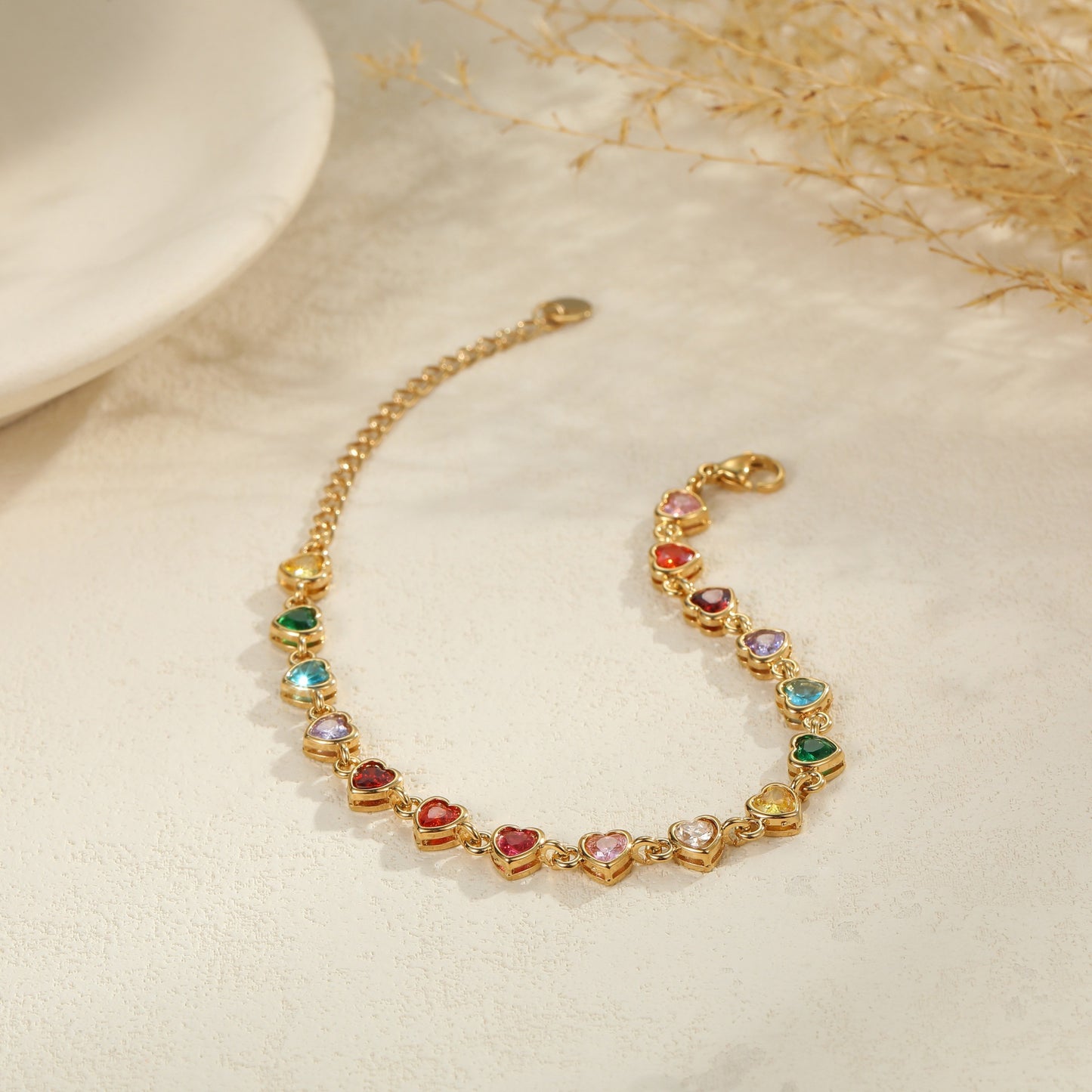 Bracciale da donna alla moda in acciaio inossidabile con geometria, placcatura in oro 18 carati e dettagli in zirconi colorati