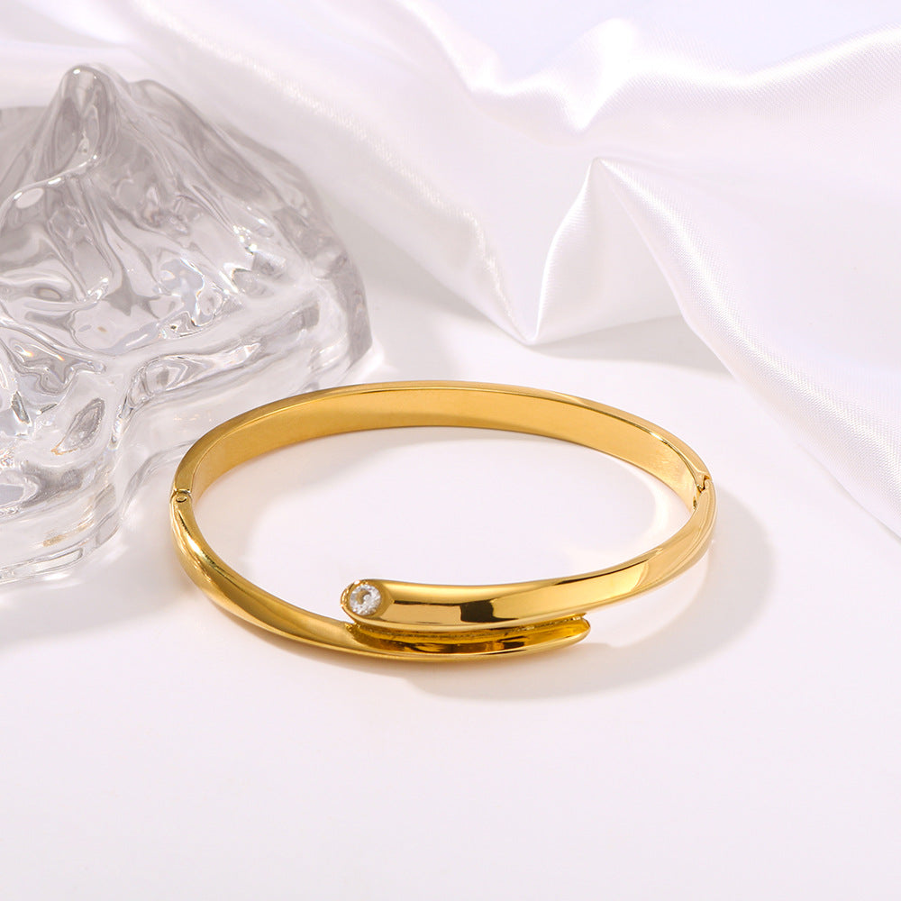 Bracciale minimalista in acciaio al titanio con intarsi di strass e design asimmetrico, acciaio inossidabile placcato oro 18 carati