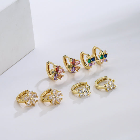 Pendientes Minimalistas Geométricos de Mariposa Floral en Cobre con Baño de Oro de 18K y Detalles de Circonita