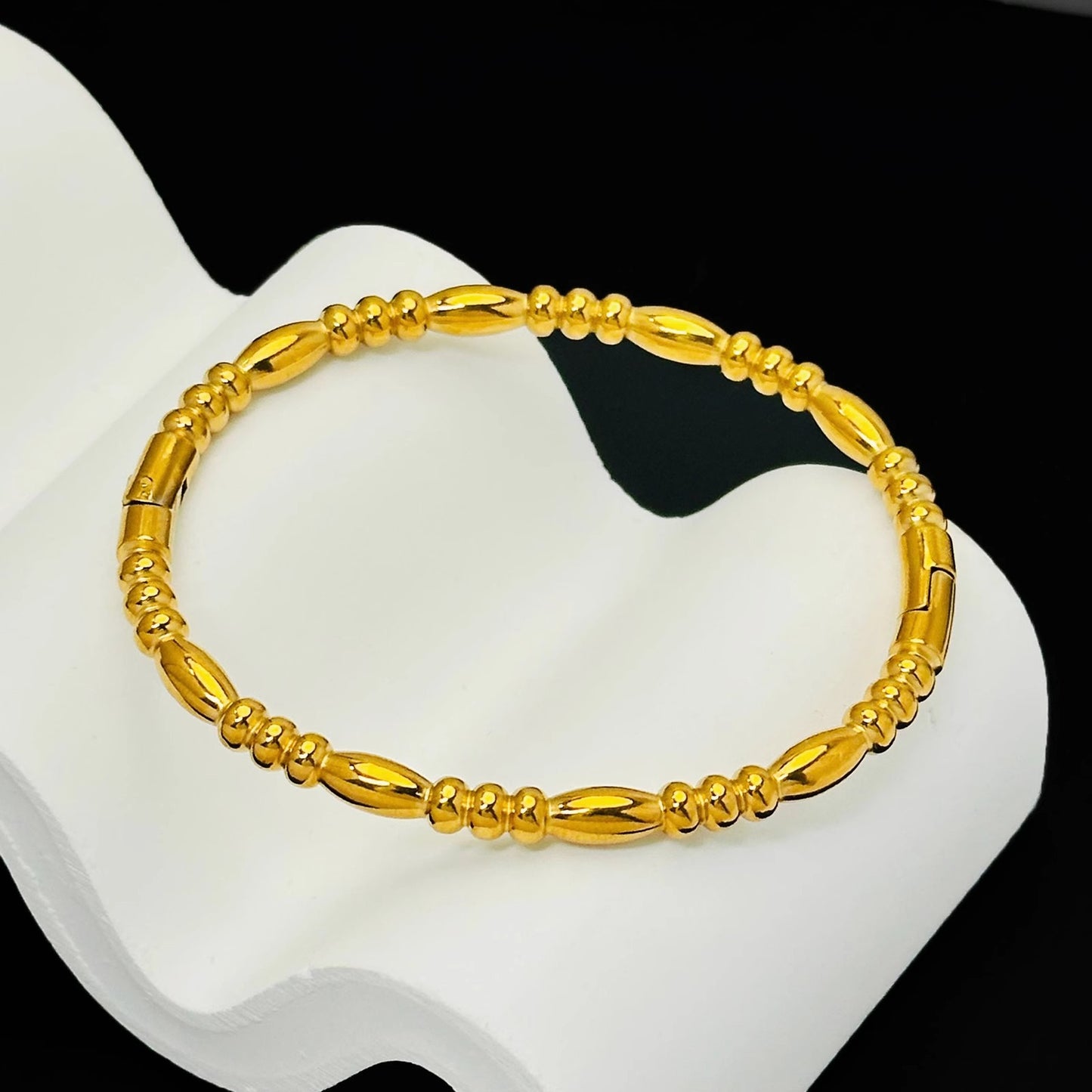 Bracciale da donna a goccia placcato oro in acciaio al titanio con perline geometriche minimaliste