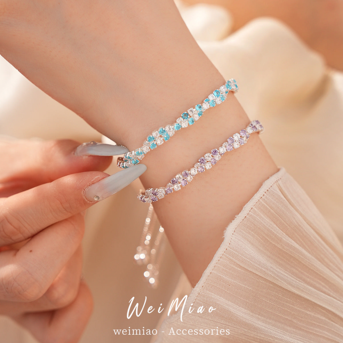 Elegant Geometric Brass Bracelet with Cubic Zirconia Inlay for Women