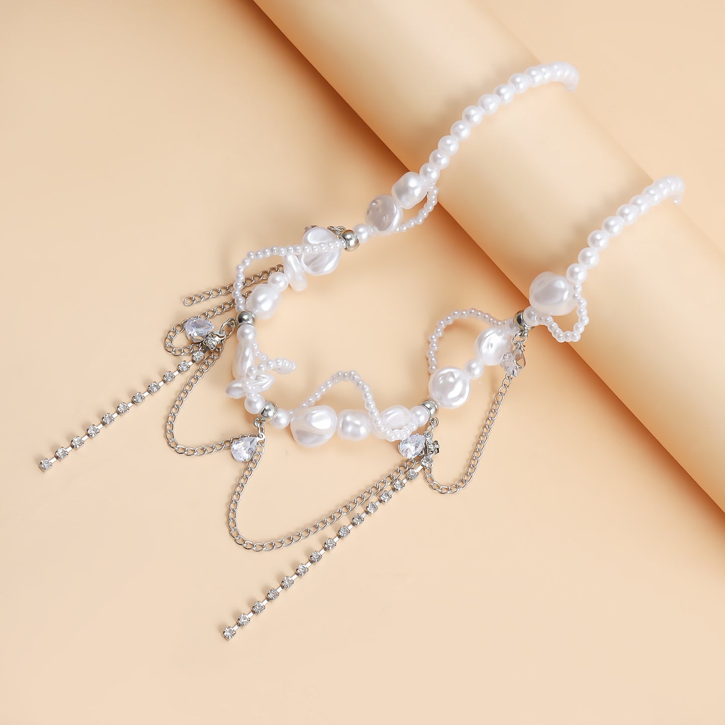 Edgy Minimalist Geometric Imitation Pearl Necklace with Rhinestone Accents for Women