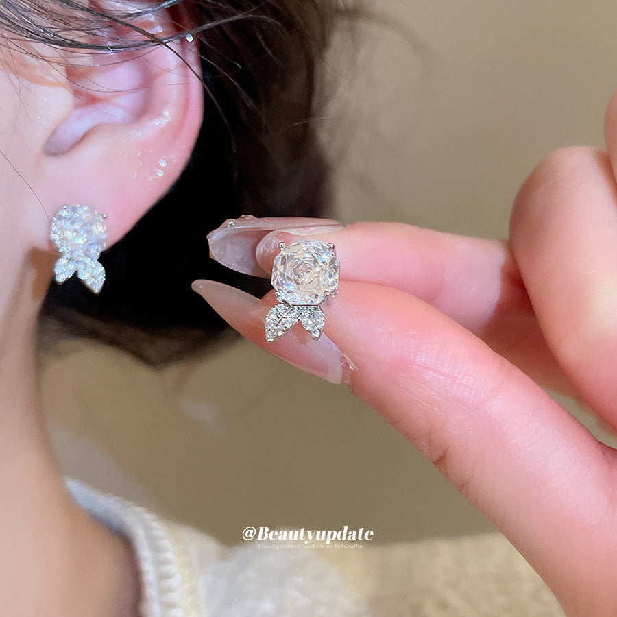 Elegantes pendientes de circonitas con forma floral para mujer en acero inoxidable con diseño minimalista de lujo