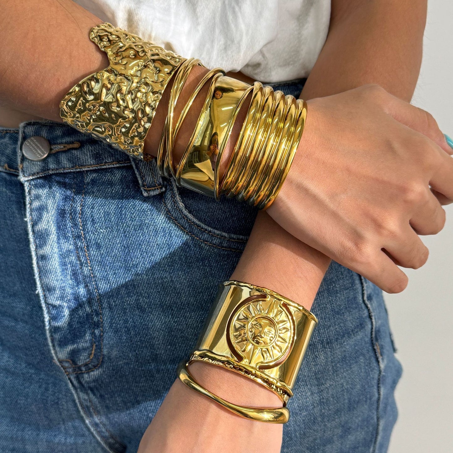 Pulsera geométrica de acero de titanio moderna para mujer con chapado en oro de 18 quilates, brazalete de acero inoxidable hipoalergénico