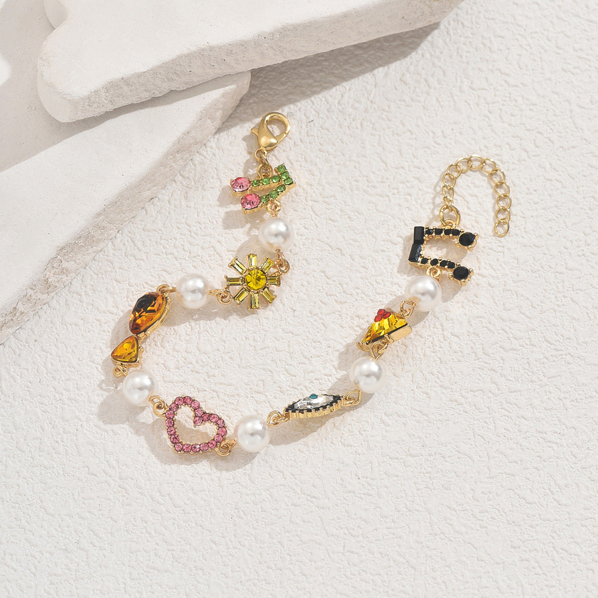 Bracciale geometrico a forma di cuore in lega di zinco con intarsio di strass da donna, gioielli minimalisti alla moda