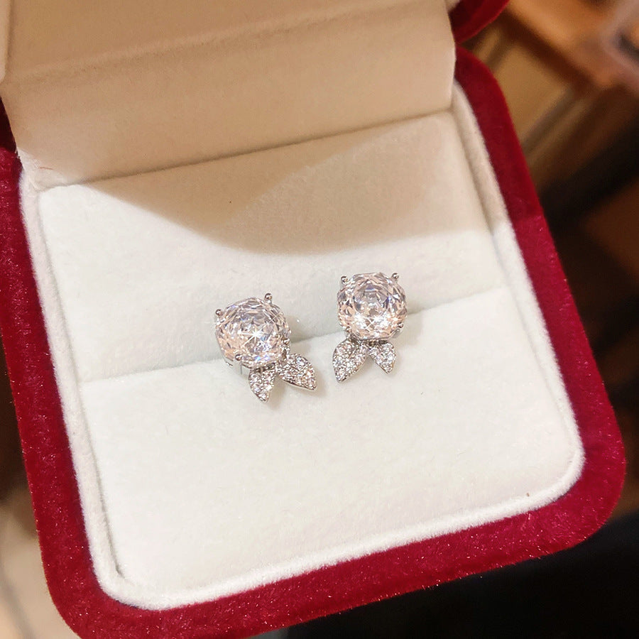Elegantes pendientes de circonitas con forma floral para mujer en acero inoxidable con diseño minimalista de lujo