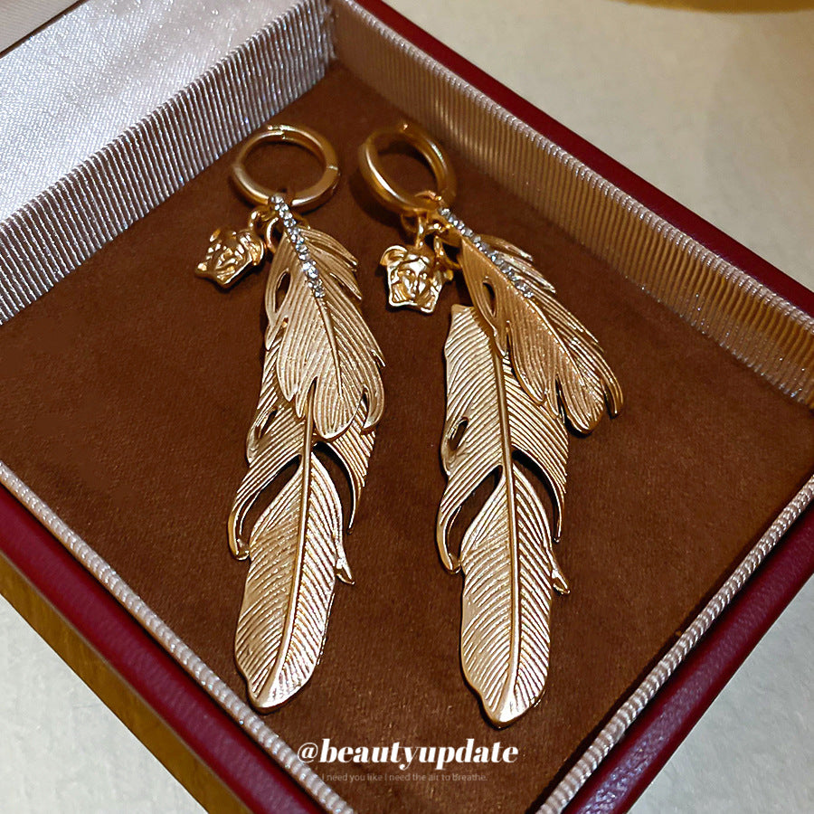 Pendientes de tuerca retro franceses de aleación con forma de pluma e incrustaciones de diamantes de imitación para mujer, joyería única y minimalista de lujo para la oreja