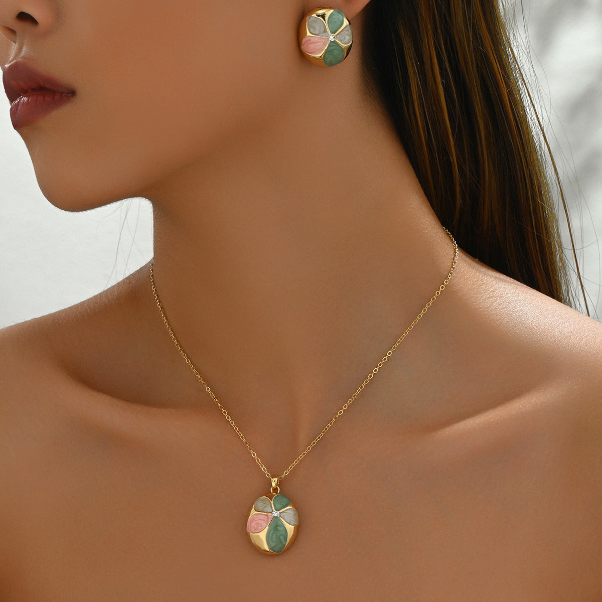 Set di collana e orecchini da donna alla moda in stile OL con ciondolo geometrico, catena in rame e finitura a olio