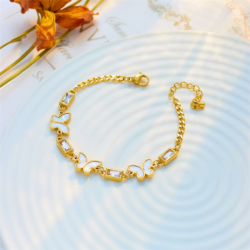 Pulsera minimalista de acero de titanio con forma de mariposa, incrustaciones de pedrería y acabado chapado para mujer