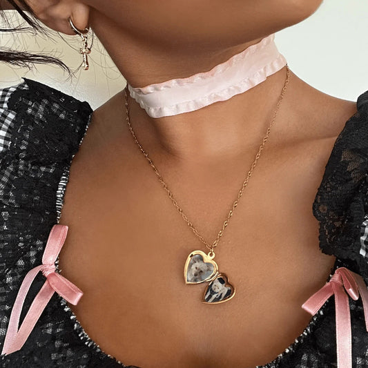 Collar con colgante de acero de titanio minimalista con forma de corazón y acabado chapado para mujer, cadena de medallón de acero inoxidable