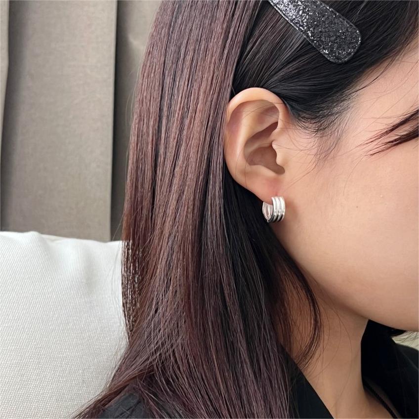 Aretes de barra geométrica de estilo coreano minimalista en plata de ley 925 con acabado chapado