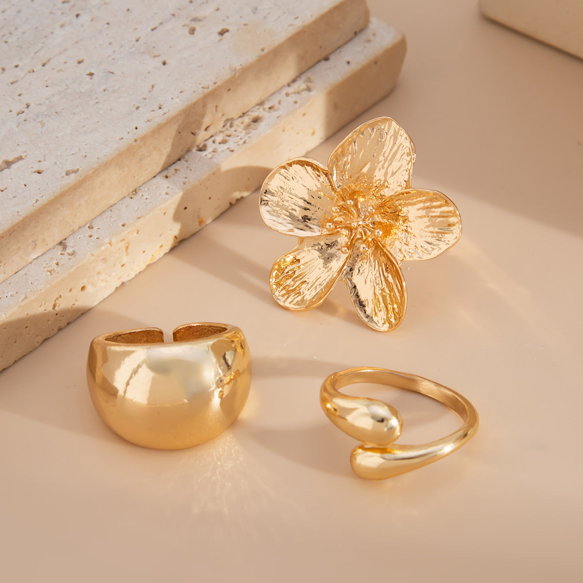 Minimalist Elegant Floral Plated Alloy Liquid Lava Wrinkle Wide Spring Cuff Bracelet