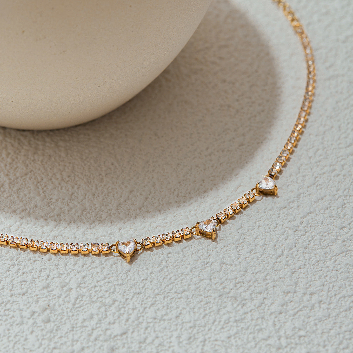 Pulsera Minimalista de Acero Inoxidable en Forma de Corazón para Mujer con Acabado Chapado Joyería de Lujo