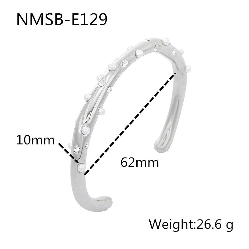 Bracciale da donna alla moda in acciaio inossidabile con design geometrico, impreziosito da strass e perle, base in acciaio al titanio placcato oro 18K