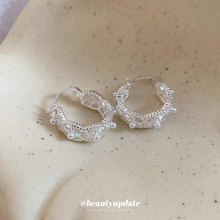 Pendientes de botón minimalistas, elegantes, geométricos con perlas y postes de acero chapado para mujer
