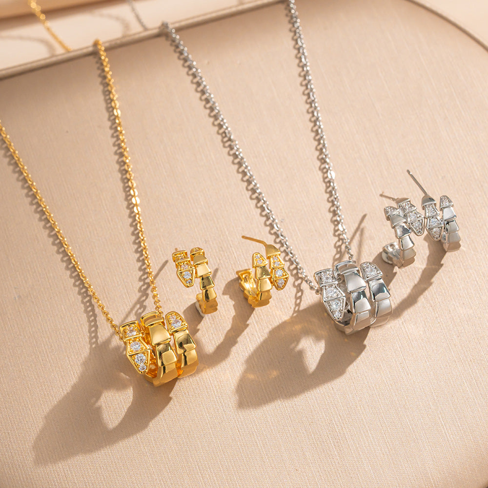 Elegant Snake-Shaped Rhinestone-Set Titanium Steel Necklace with 18K Gold Plating for Women