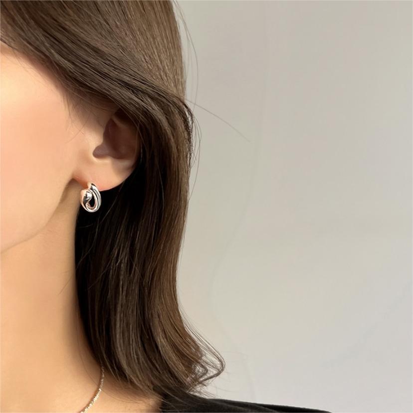 Pendientes de botón de plata de ley 925 con diseño de arco geométrico minimalista y acabado chapado